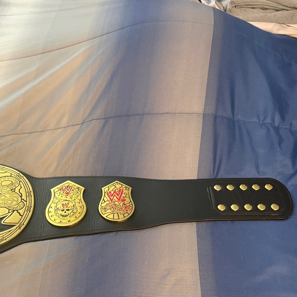 WWE Skull Heavyweight Championship Belt - Picture 3 of 6